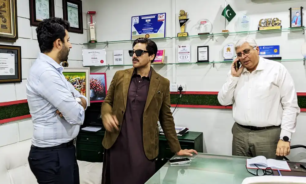 Ahsan Khan buying Lenovo IdeaPad 5 from T-Shop Pakistan